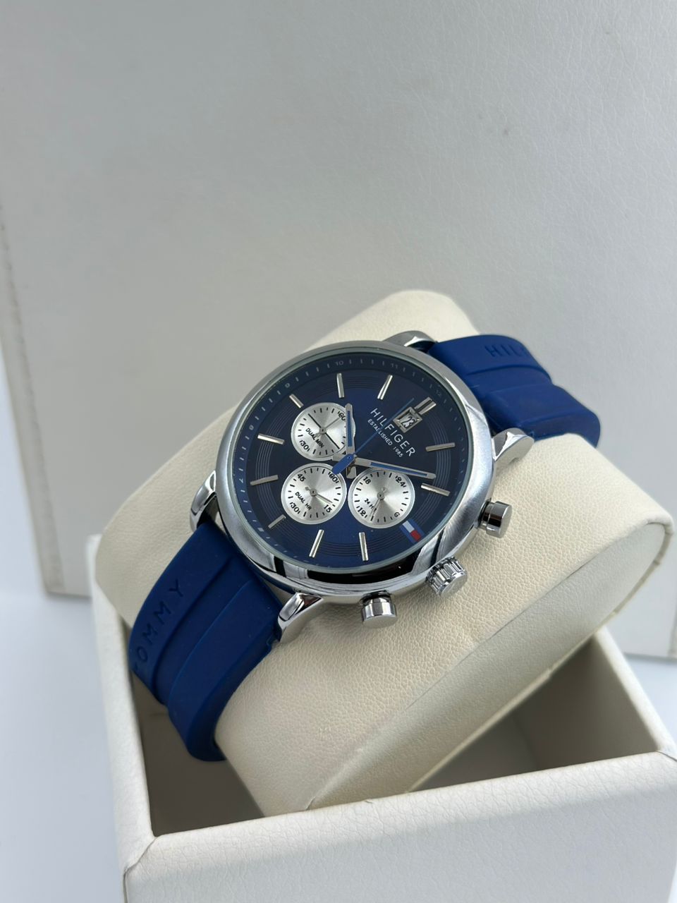 Hilfiger manche noir et bleu